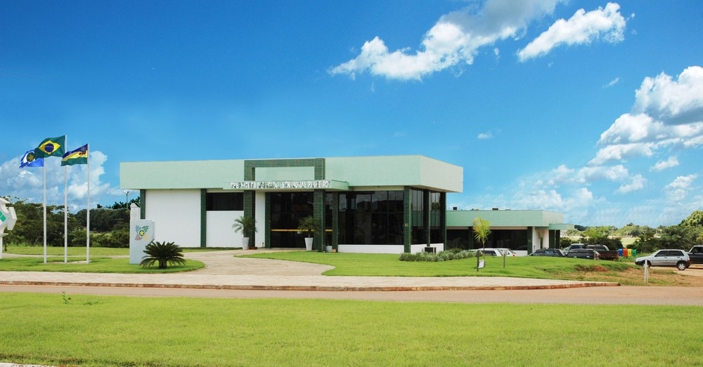 Mulher  presa suspeita de atuar como mdica sem registro no Conselho Federal de Medicina em Matup, interior de Mato Grosso  Foto: Prefeitura de Matup