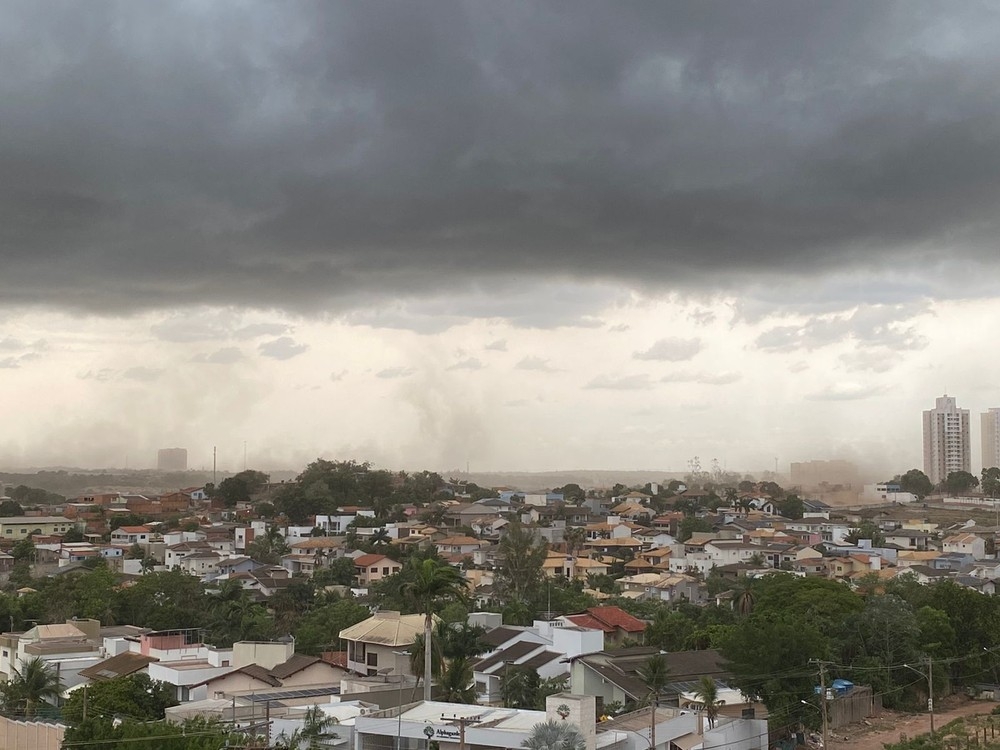 Instituto Nacional de Meteorologia (INMET) emitiu alerta de perigo devido s chuvas intensas em Mato Grosso  Foto: Iury Lupaudi