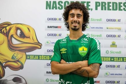 O meia-atacante do Cuiab, Valdvia