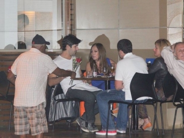 Suzana Vieira teve noite agrad�vel ao lado de Sandro Pedroso neste �ltimo s�bado (27)