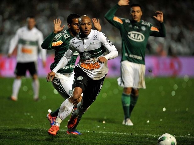 No comeo do ano, Jonas negociou, sem sucesso, com Palmeiras e Santos