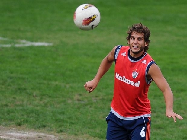 A indefinio do Fluminense esfriou a negociao de Rafael Moura para o Santos