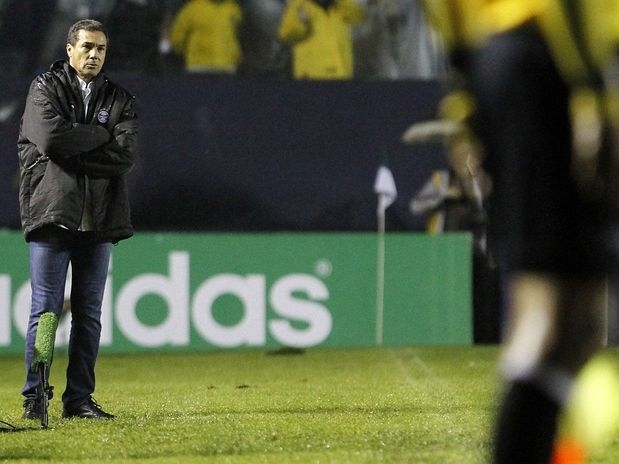 O treinador gremista quer que os jogadores saboreiem a vitria sobre o Fluminense