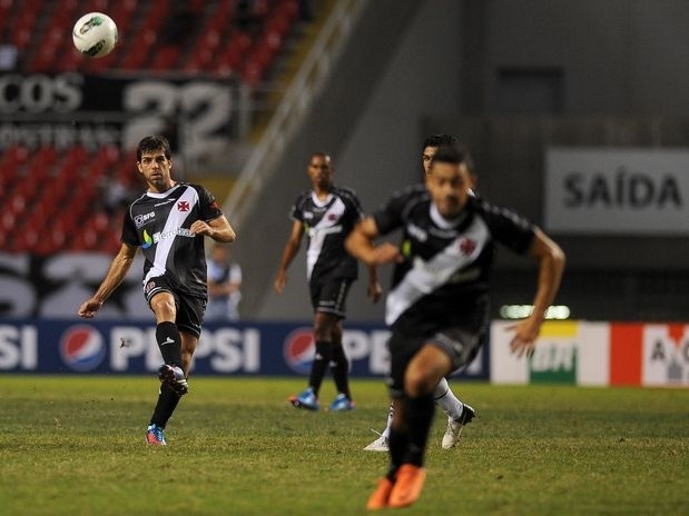 Vasco ganhou do Botafogo em um lance de raa de Juninho aos 41min do segundo tempo