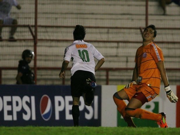 Robinho (foto) marcou o primeiro do Coritiba nesta quarta-feira