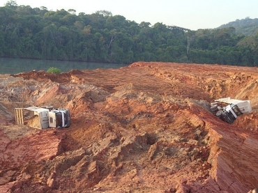 Bombeiros fizeram buscas por jovem que sumiu no dia 15 deste m�s.