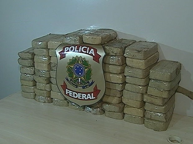 Droga estava escondida em fundo falso de caminhonete.