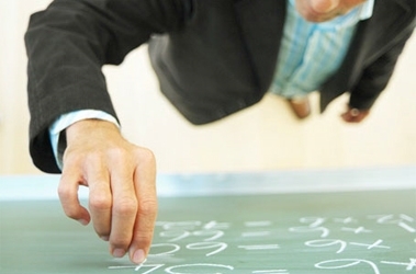 Governo prope novo reajuste para professores federais com piso maior