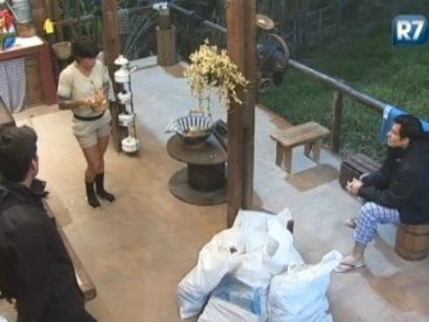 Pen�lope contou a Felipe e Diego que sofreu preconceito quando trabalhava de VJ