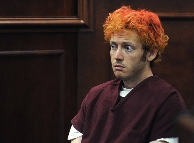 James Holmes aparece no tribunal nesta segunda-feira (23), em Centennial, no estado americano do Colorado.