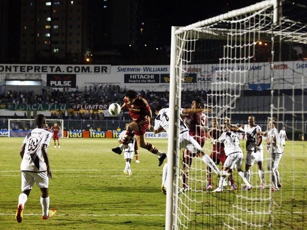 Maurcio Assumpo rebateu crticas do atacante do Fluminense em relao ao gramado do Engenho