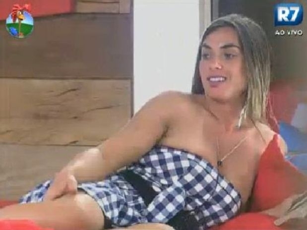 Nicole Bahls contou o quanto ganhava para trabalhar como modelo na Stock Car