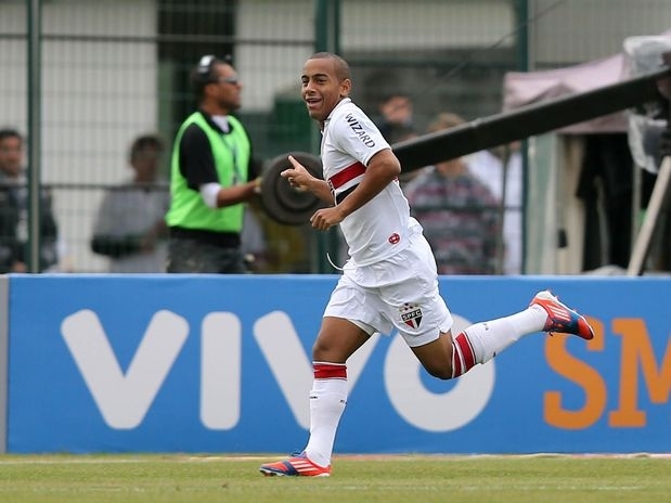 Destaque nas Selees de base, Ademilson marcou pela primeira vez no profissional