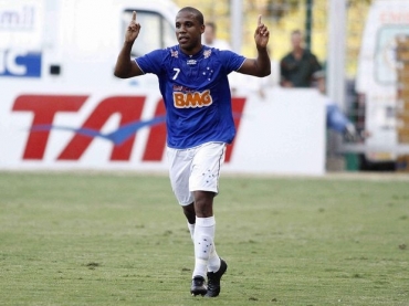 Borges aproveitou cruzamento da direita e marcou primeiro gol com a camisa do Cruzeiro