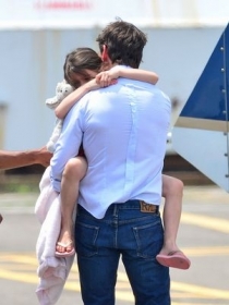 O astro de 50 anos com a pequena Suri, 6 anos, fruto do casamento com a atriz Katie Holmes