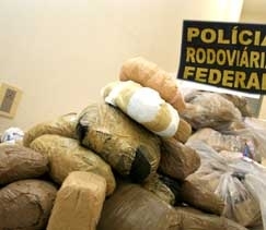 Os 280 quilos de maconha foram um dos maiores carregamentos apreendidos pela PRF este ano