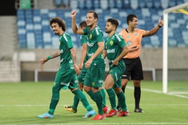 O meia-atacante do Cuiab, Rodriguinho, comemora gol em jogo do Campeonato Mato-grossense