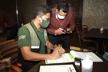 Prefeitura altera decreto e libera cinemas, bares e restaurantes