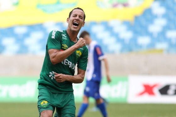 Rodriguinho comemora gol contra o Dom Bosco