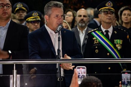 O governador Mauro Mendes, durante a troca de Comando da Polcia Militar nesta sexta-feira (1)