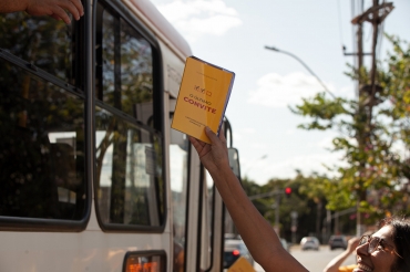 Livros que sero distribudos gratuitamente apresentam uma mensagem de otimismo, conforto e esperana.