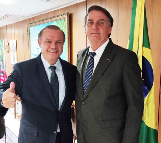 Wellington Fagundes, mais do que nunca, posa como candidato de Jair Bolsonaro ao Senado