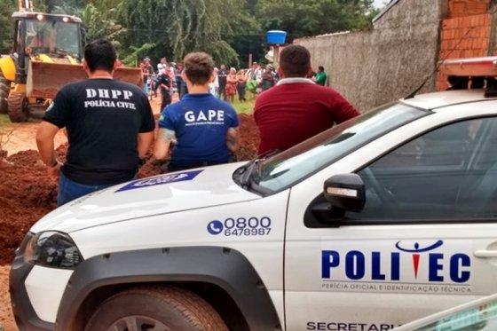 Policiais e peritos foram ao loca do crime, aps confisso de um adulto e dois adolescentes