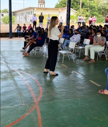 Hillary Arajo, esse trabalho faz parte do projeto OAB Vai  Escola e seu principal objetivo  informar.