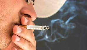 A frequncia de adultos fumantes  maior entre os homens (10,9%) do que entre as mulheres (4,2%)