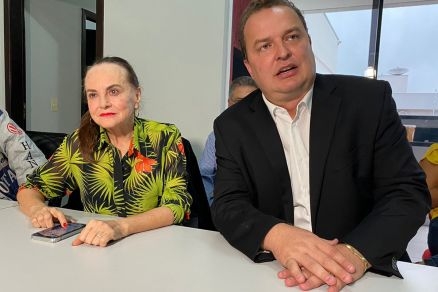 A ex-senadora Serys Slhessarenko e o presidente do PSB em MT, deputado Max Russi