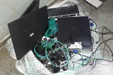 Trio invade Central do SUS, quebra equipamentos e vai preso