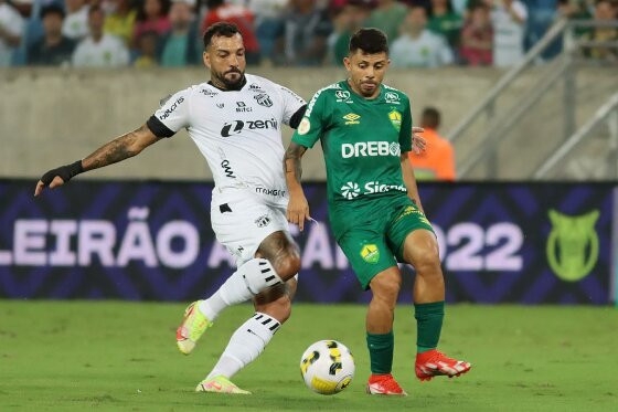 Lance da partida entre Cuiab e Cear, na Arena Pantanal