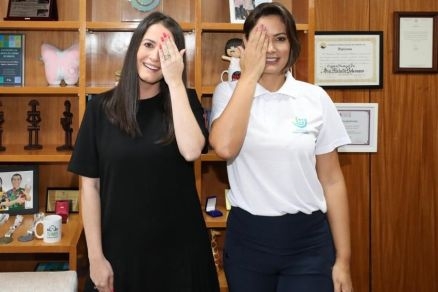 A pr-candidata Amlia Barros e a primeira-dama Michelle Bolsonaro
