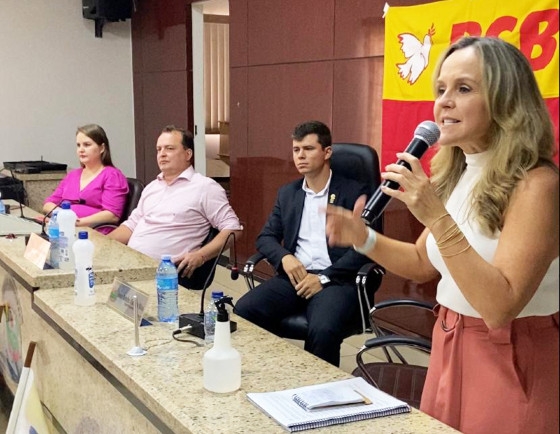 Pr-candidatura de Natasha Slhessarenko ao Senado  polmica em meio  presso para o PSB apoiar Lula