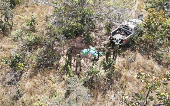 A drogas e as partes do avio foram encontrados em uma propriedade, na zona rural de Nova Lacerda