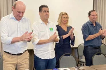 O deputado federal Neri Geller, o prefeito Emanuel Pinheiro, a primeira-dama Mrcia Pinheiro e o deputado estadual Valdir Barranco