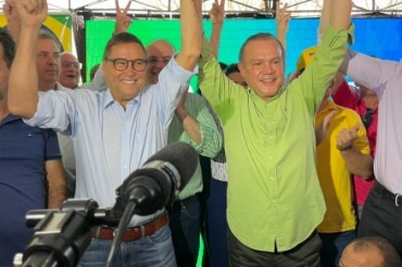 Mauro Carvalho e Wellington Fagundes durante conveno do PL