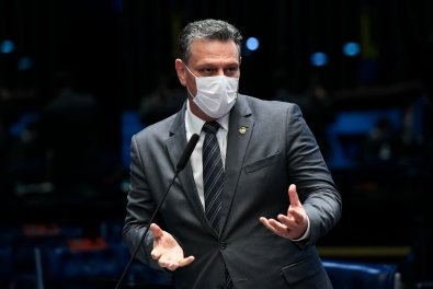 O senador Carlos Fvaro, que traiu o governador Mauro Mendes: 
