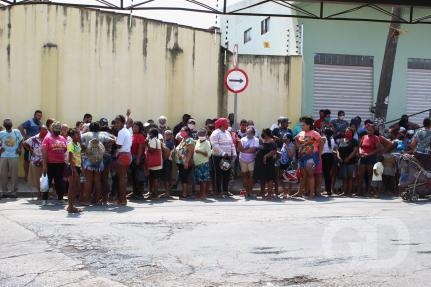 Pessoas formaram fila para conseguir ossos em Cuiab em 2021