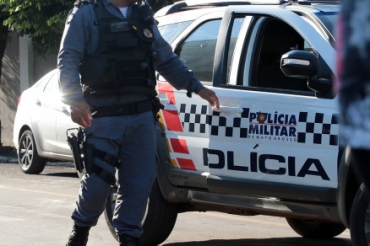 Violentos, os criminosos chegaram atirando em uma fazenda em Cceres