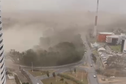 Ventania na regio do Centro Poltico e Administrativo de Cuiab