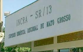 Manifestantes armam acampamento no estacionamento do Incra, em Cuiab  Foto: CPT-MT