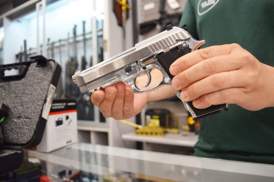 Os tipos mais comuns, em registros na PF, so pistolas (18.536), seguidas de rifle, fuzil e carabina (12.581) e revlver (12.092),