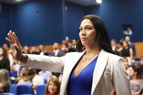 Aos 27, Daniella se torna a Doutora Daniella, a primeira advogada travesti mato-grossense