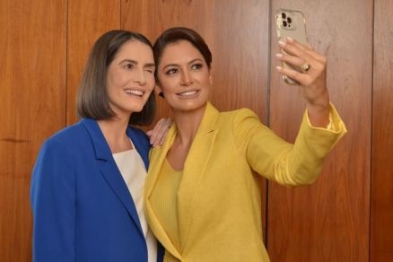 Michelle Bolsonaro posa ao lado de candidata de MT