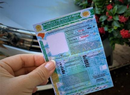 As empresas e o servidor so suspeitos de participao em um esquema de emisso de CNHs, de maneira fraudulenta, em todo o Estado