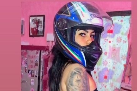 O perfil de Pamela mistura fotos sensuais com diversos vdeos em que aparece empinando sua moto
