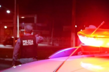 Os policiais militares chegar bem na hora em que a melhor era obrigada a carregar o entorpecente