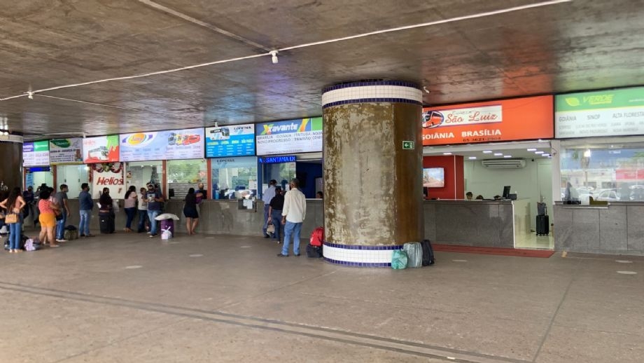 Empresas suspendem viagens na Rodoviria de Cuiab aps protestos nas Rodovias de MT.