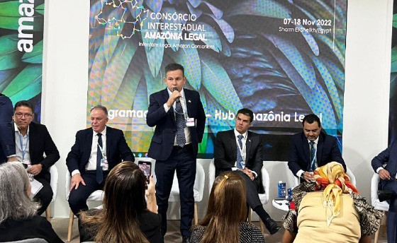 Mauro Mendes discursa na COP 27, no Egito, ao lado de governadores de estados da Amaznia brasileira